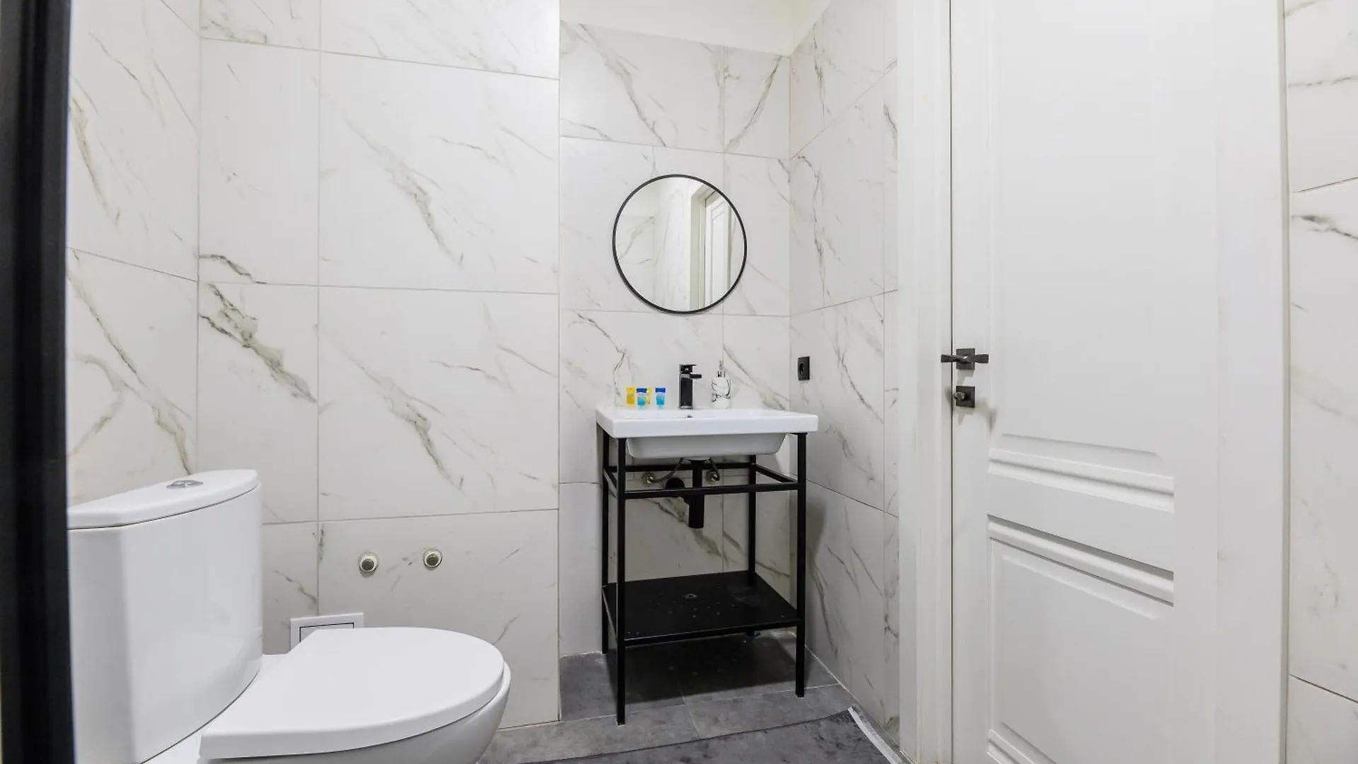 Country Style In The Heart Of The City Almaty Apartment