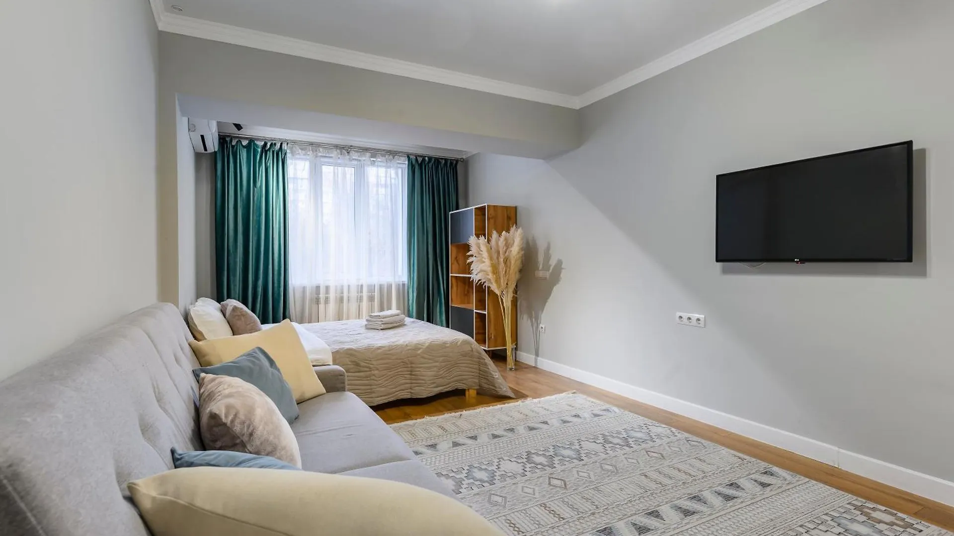 Country Style In The Heart Of The City Almaty Apartment