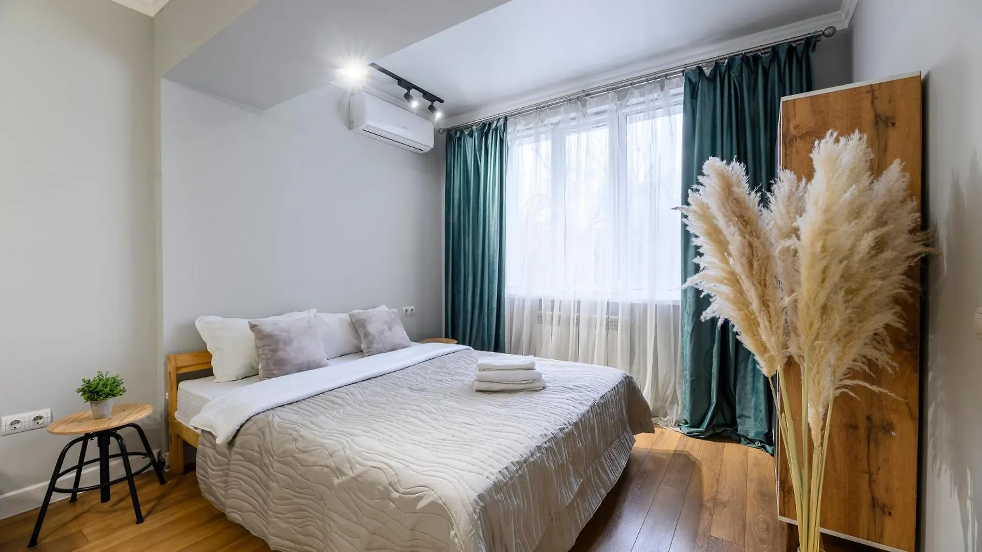 Country Style In The Heart Of The City Almaty