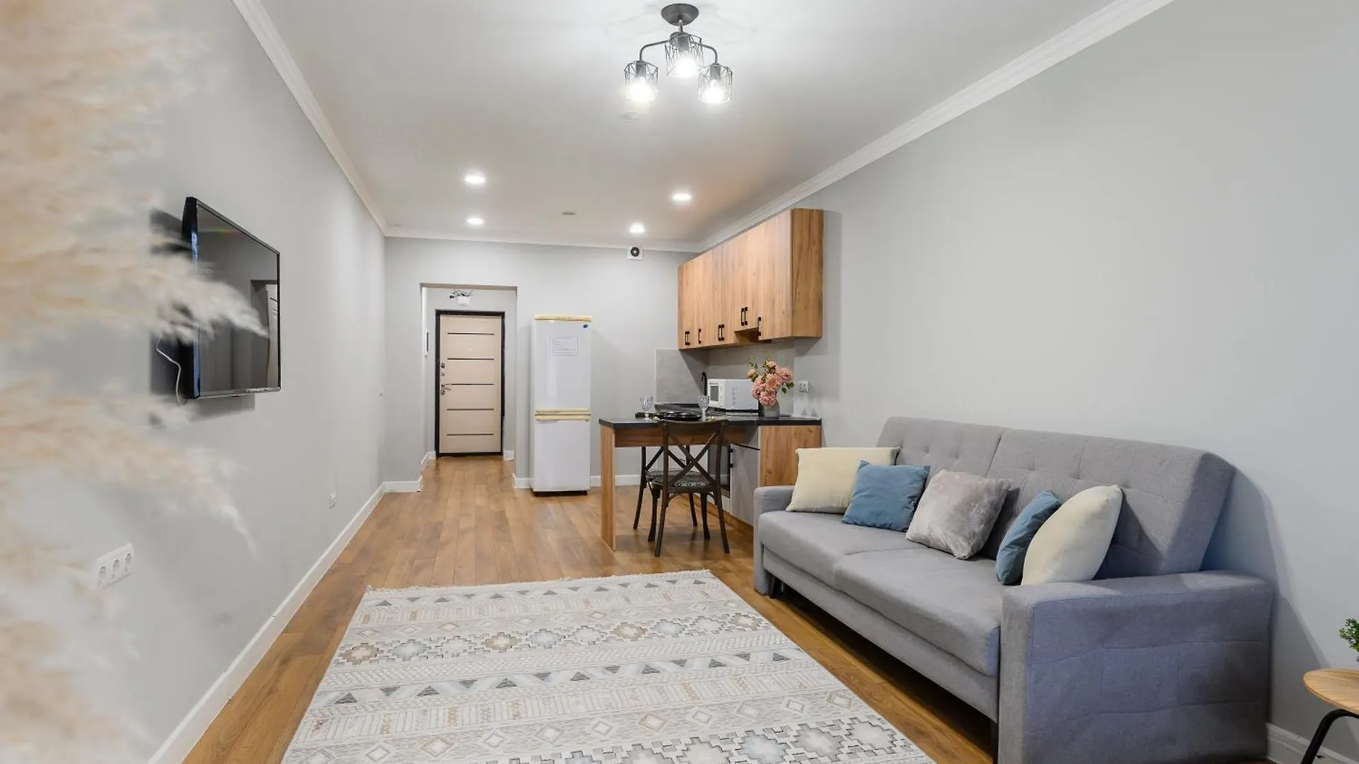 Apartment Country Style In The Heart Of The City Almaty
